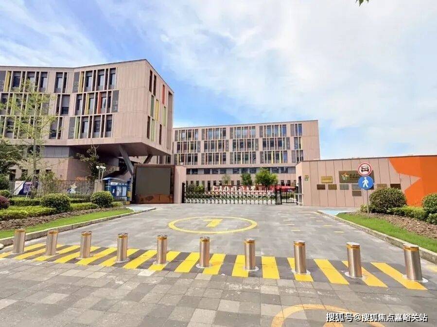 售中心-环境 - 户型价格地址楼盘详情配套电话交房时间配套电话交房时间J9数字平台2025中环名品公馆(售楼处)  - 普陀中环名品公馆销(图13)